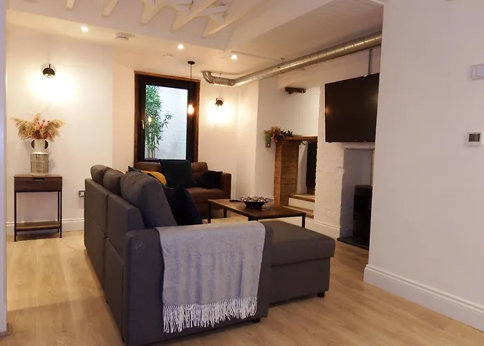 Newly Renovated Stunning Warehouse Apartment