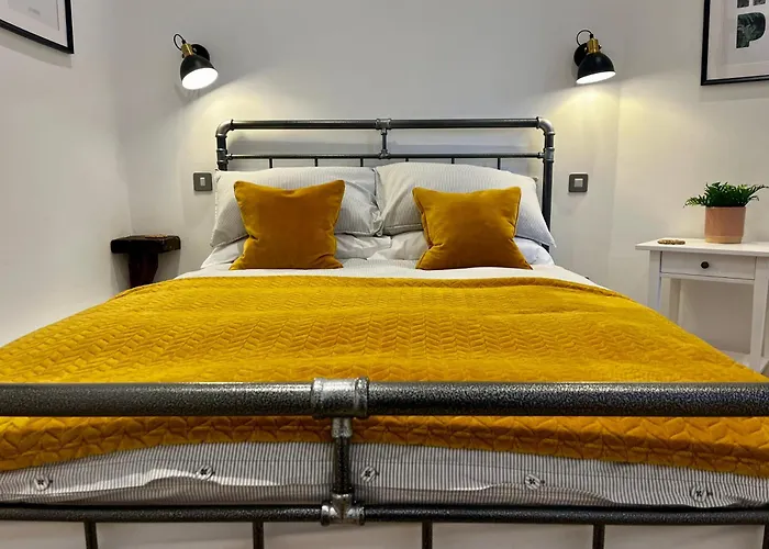 Newly Renovated Stunning Warehouse Apartment