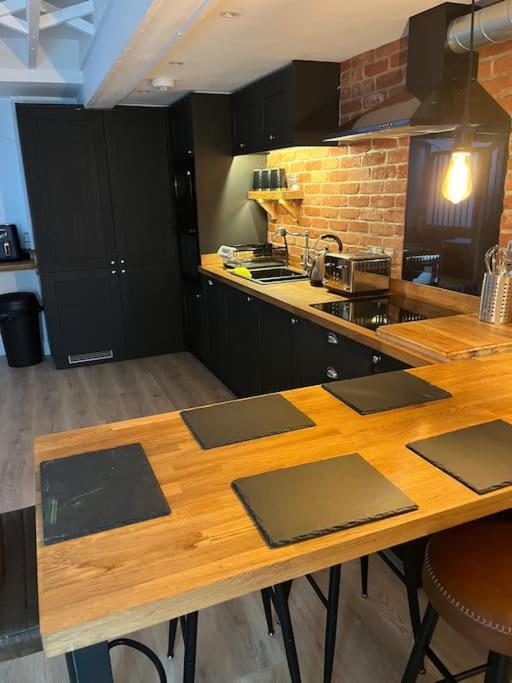 Newly Renovated Stunning Warehouse * Борнмут